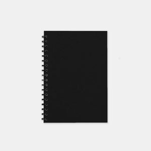 Schwarzes Recycling-Notizbuch mit 105 x 155 linierten Seiten