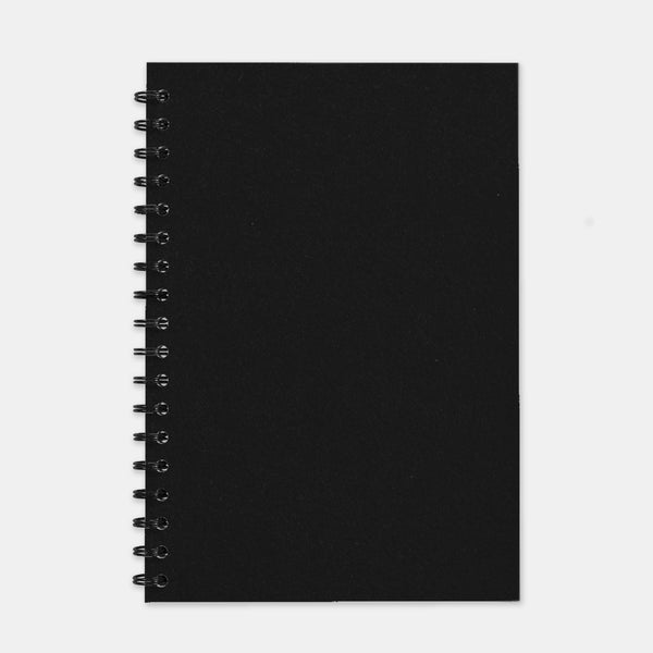 Schwarzes Recycling-Notizbuch mit 180 x 250 linierten Seiten